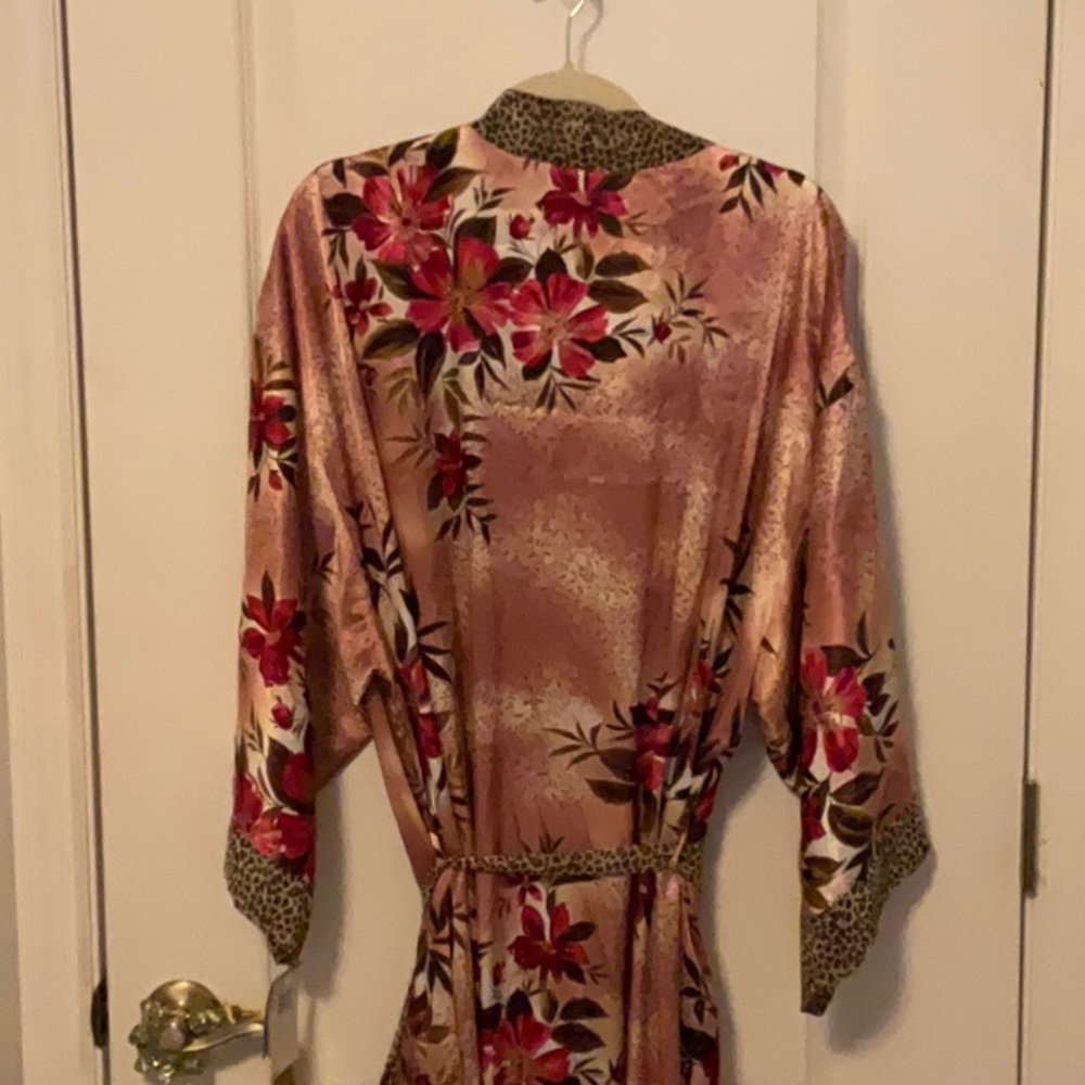 True Beauty by Emme Floral Leopard Robe NWT - Picture 6 of 9